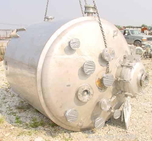 USED:Apache stainless pressure tank, 1000 gallon, 316 stainless steel, vertical. 66" diameter x 64" straight side. Dished top andbottom. Internal rated 50 psi/FV at 400 deg F, insulated with stainles...