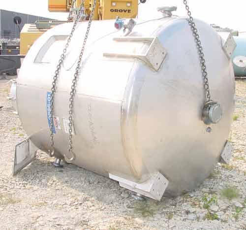 USED:Apache stainless pressure tank, 1000 gallon, 316 stainless steel, vertical. 66" diameter x 64" straight side. Dished top andbottom. Internal rated 50 psi/FV at 400 deg F, insulated with stainles...