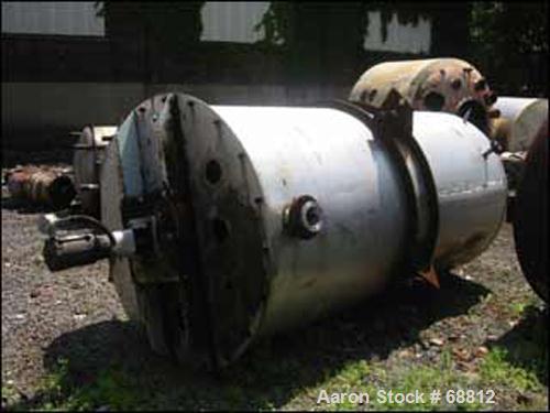 USED:Stainless steel mix tank, 1400 gallon, 5' diameter x 9' straightside. Top entering, 3/4 hp Cleveland mixer with dual marine props,four (4) baffles, two (2) turns of internal coil, lug mounted,Bl...