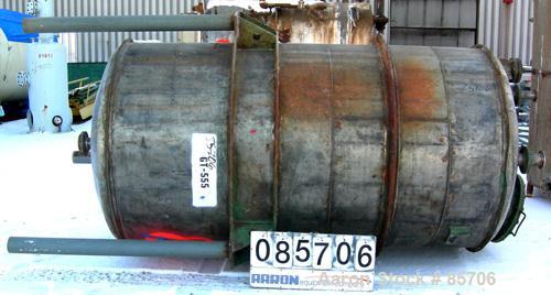 USED: Blaw Knox 1250 gallon stainless steel vertical tank. 60" diameter x 103" straight side, dish top and bottom. Internal rated 15 psi @ 140 deg F. External rated 7 psi @ full vacuum. Top openings:...