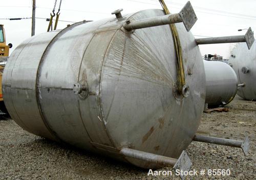 USED: Brighton Corp pressure tank, 4000 gallon, 316L stainless steel, vertical. 96" diameter x 120" straight side, dish top and bottom. Internal rated 70/FV at 320 degrees F. Openings: top (3) 2", (3...