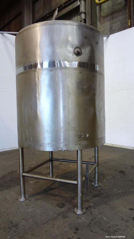 Used C.E. Howard Tank, 1000 Gallon, 304 Stainless Steel, Vertical. 66" Diameter x 73" straight side. Flat top, sloped bottom. Openings top 2”, 3”, 18” man way with cover. 2” Side bottom outlet. Mount...