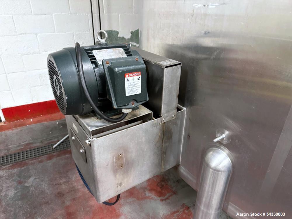 Used Cherry Burrell Vertical Mixing Tank | 4,500 Gallon 304 Stainless Steel Beverage Vessel