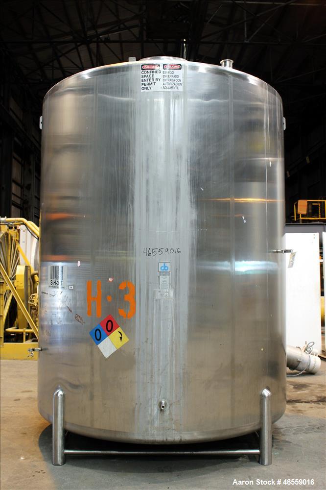 Used Cherry Burrell Tank, 4,500 Gallon, 316 Stainless Steel, Vertical. Approximate 104" diameter x 120" straight side. Single Shell, dished top and bottom. Openings top: 18" manway with cover, (1) 4"...