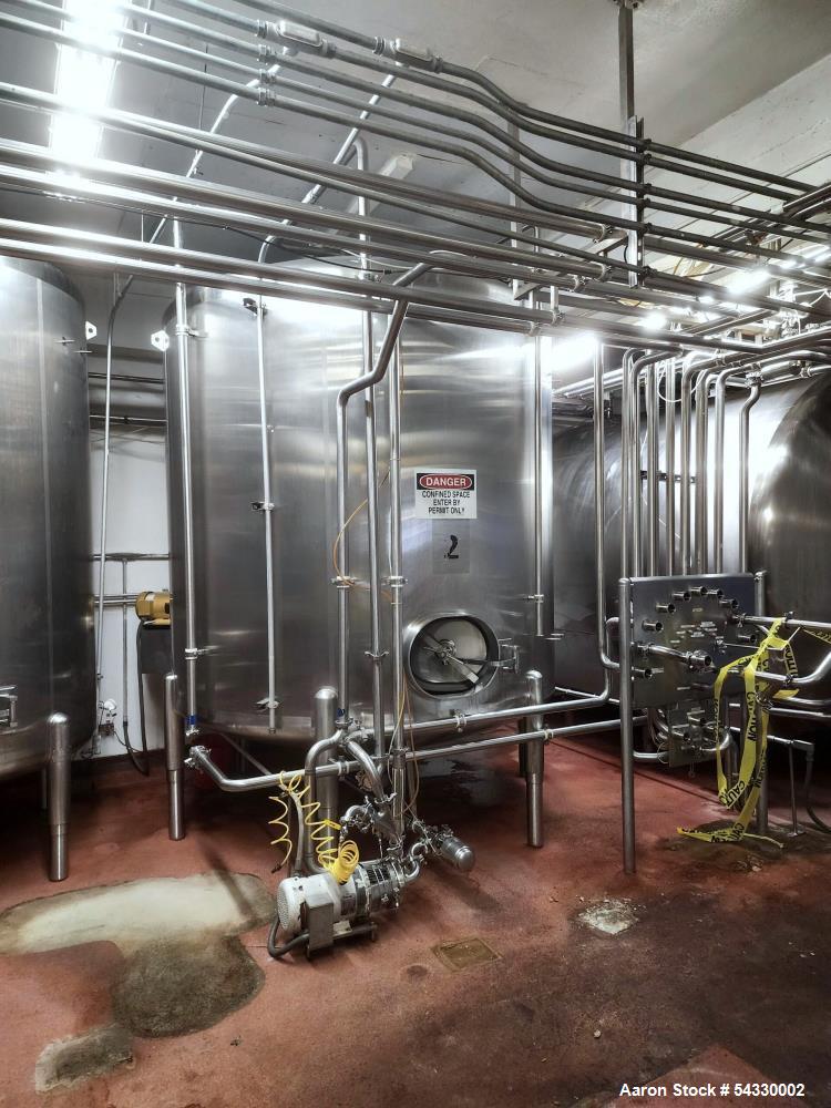 Used Cherry Burrell Vertical Mixing Tank | 3,000 Gallon 304 Stainless Steel Beverage Vessel