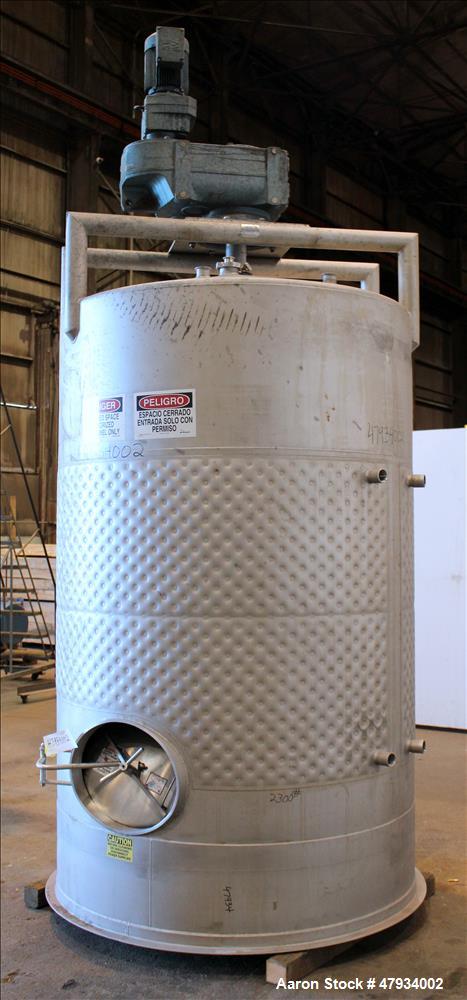 Used tank, Approximate 1,000 Gallons, 304 Stainless Steel, Vertical