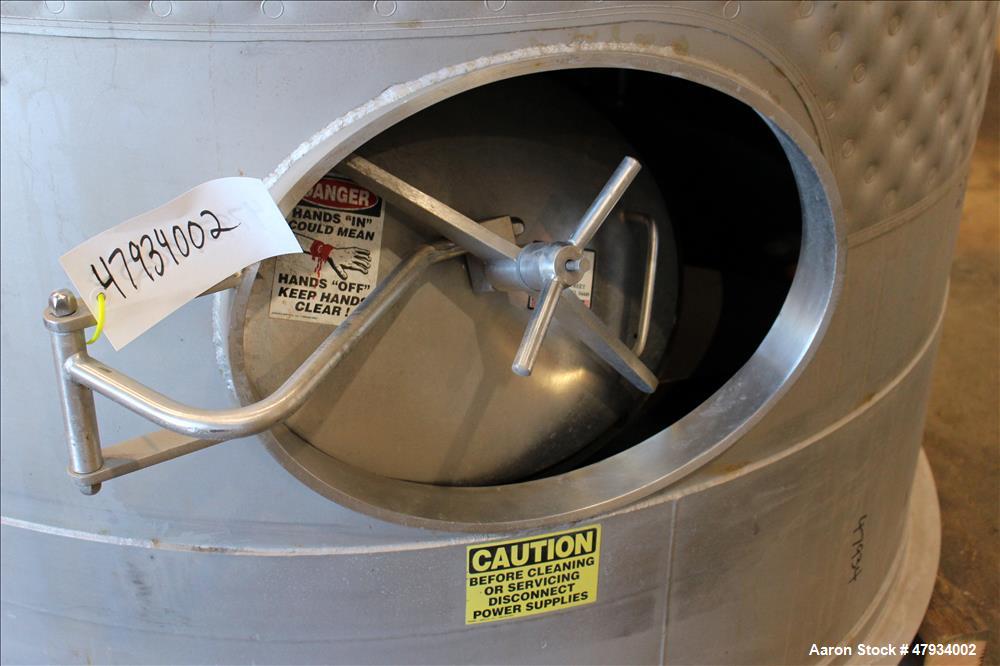 Used tank, Approximate 1,000 Gallons, 304 Stainless Steel, Vertical