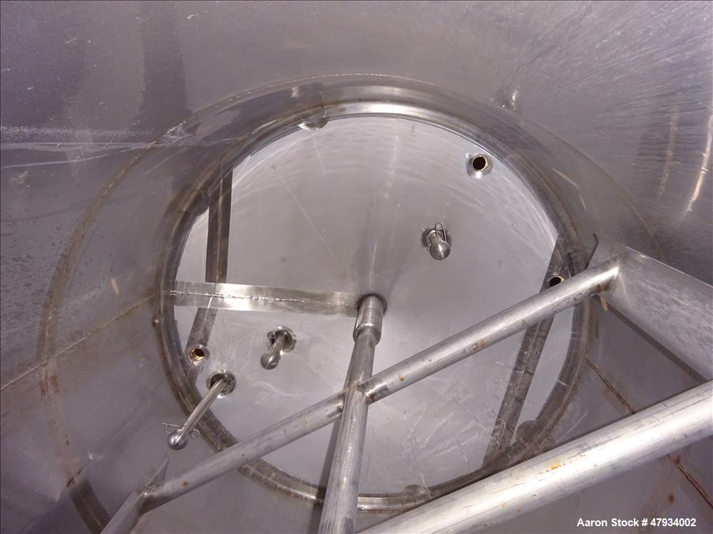 Used tank, Approximate 1,000 Gallons, 304 Stainless Steel, Vertical