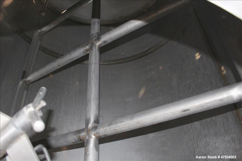 Used tank, Approximate 1,000 Gallons, 304 Stainless Steel, Vertical