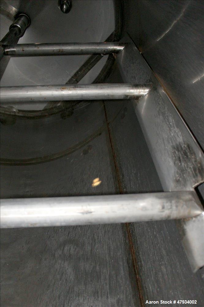 Used tank, Approximate 1,000 Gallons, 304 Stainless Steel, Vertical