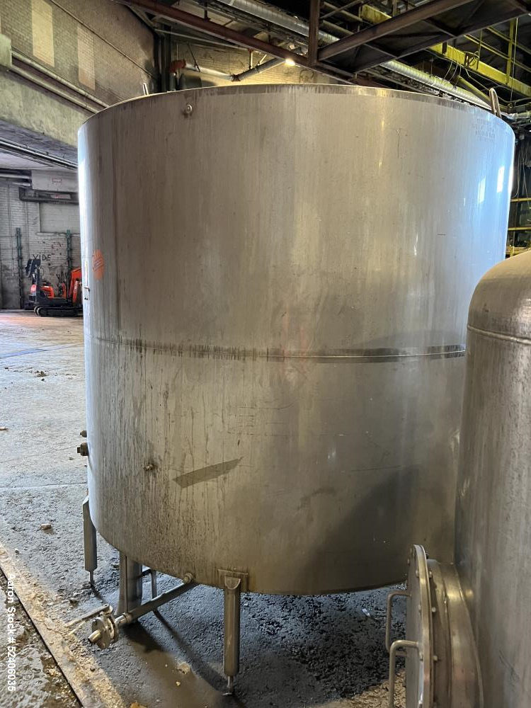 Used Industries D'Acler Tank, Approximate 6625 Liter (1750 Gallon), 304 Stainless Steel, Vertical. Approximate 78" diameter x 72" straight side, coned top & bottom. Mounted on 4 stainless legs. Seria...