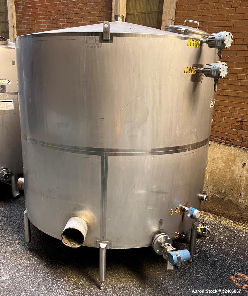 Used Industries D'Acler Tank, Approximate 6625 Liter (1750 Gallon), 304 Stainless Steel, Vertical. Approximate 78" diameter x 72" straight side, coned top & bottom. Mounted on 4 stainless legs. Seria...