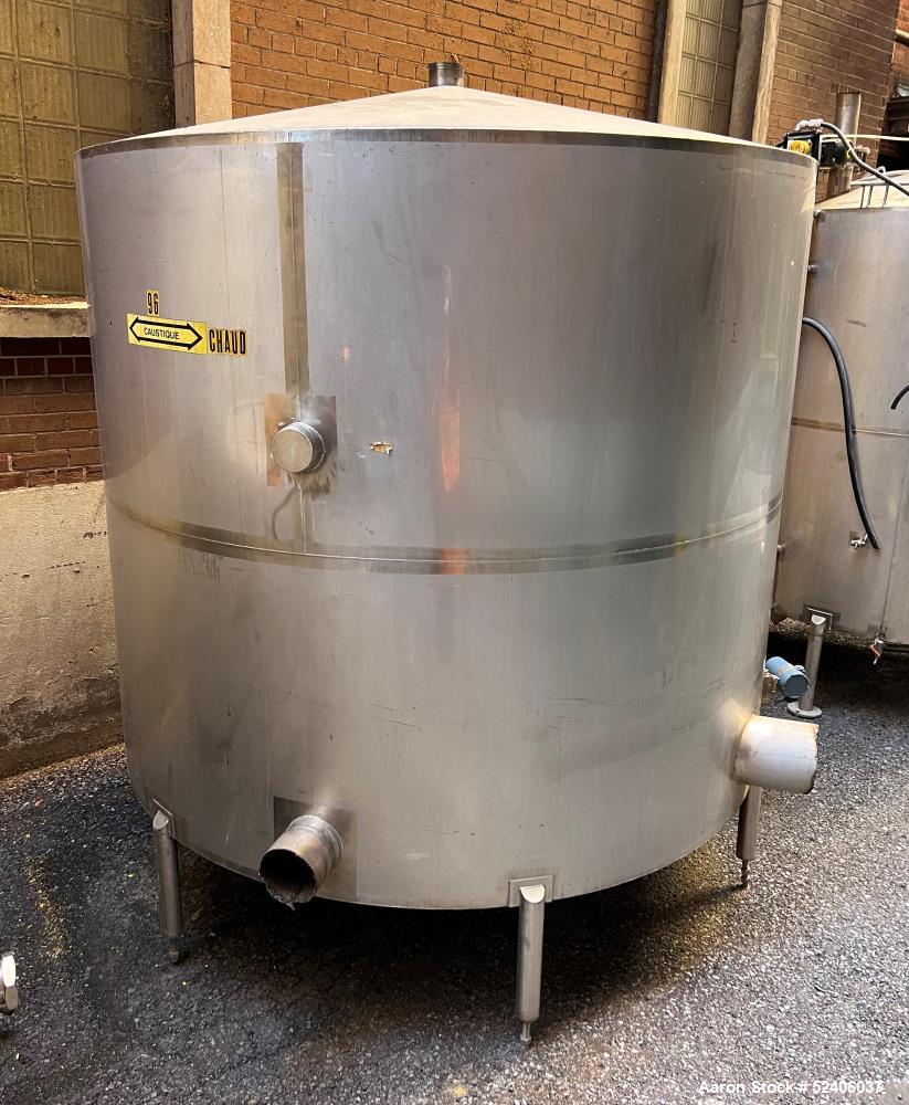Used Industries D'Acler Tank, Approximate 6625 Liter (1750 Gallon), 304 Stainless Steel, Vertical. Approximate 78" diameter x 72" straight side, coned top & bottom. Mounted on 4 stainless legs. Seria...