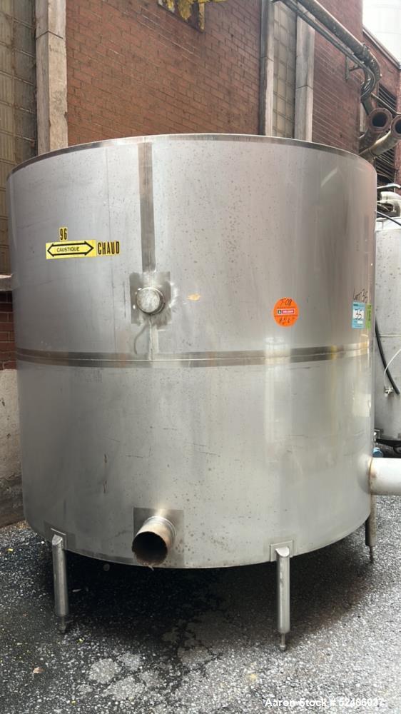 Used Industries D'Acler Tank, Approximate 6625 Liter (1750 Gallon), 304 Stainless Steel, Vertical. Approximate 78" diameter x 72" straight side, coned top & bottom. Mounted on 4 stainless legs. Seria...