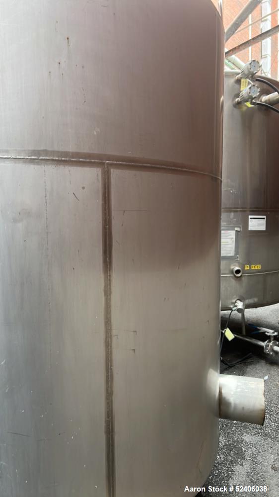 Used Industries D'Acler Tank, Approximate 4730 Liter (1249 Gallon), 316 Stainless Steel, Vertical. Approximate 72" diameter x 72" straight side, coned top & bottom. Mounted on 4 stainless legs. Seria...
