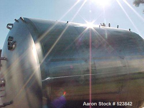 USED: DCI tank, 3,300 gallon, 304 stainless steel, vertical.         Insulated with stainless steel sheathing, 150 grit finish internal.95-1/4" diameter x 108" straight side. Dished top, 8" sloped bo...