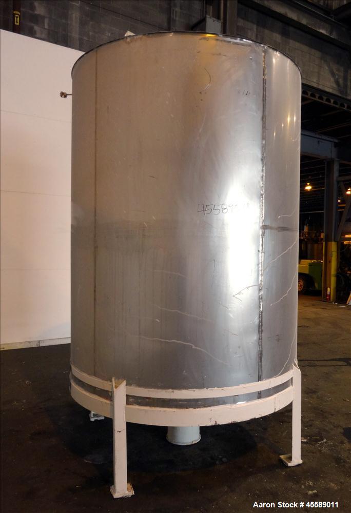 Used 2500 Gallon Douglas Brothers 304 Stainless Steel Vertical Tank
