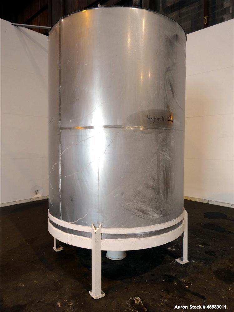 Used 2500 Gallon Douglas Brothers 304 Stainless Steel Vertical Tank