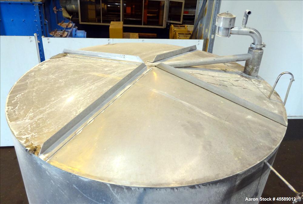 Used 2500 Gallon Douglas Brothers 304 Stainless Steel Vertical Tank