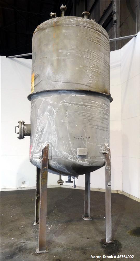 Used- Dusenbery Tank, Approximately 1,000 Gallons, Vertical, 304 Stainless Steel