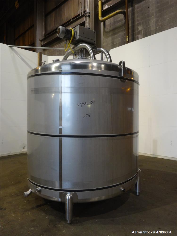 Used Feldmeier Mix Tank, 2,000 Gallon, 304 Stainless Steel, Vertical.