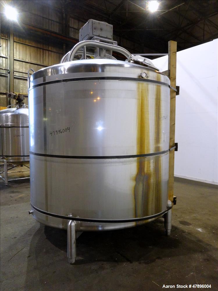 Used Feldmeier Mix Tank, 2,000 Gallon, 304 Stainless Steel, Vertical.