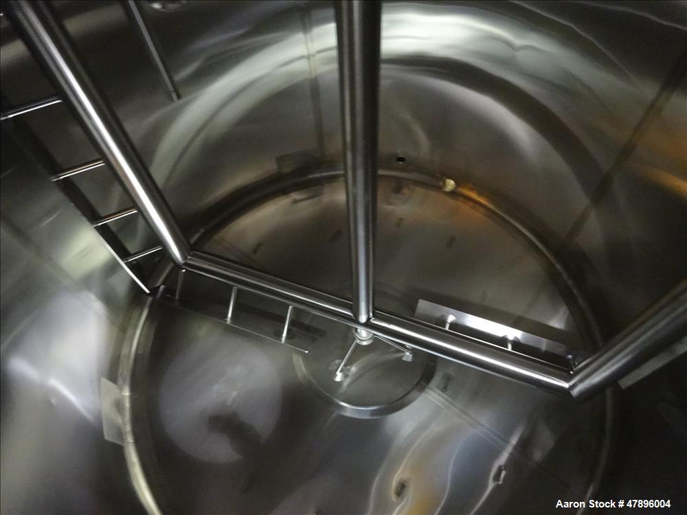 Used Feldmeier Mix Tank, 2,000 Gallon, 304 Stainless Steel, Vertical.