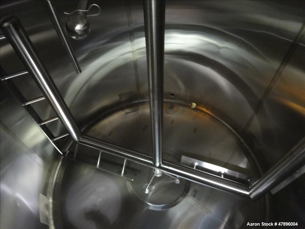 Used Feldmeier Mix Tank, 2,000 Gallon, 304 Stainless Steel, Vertical.