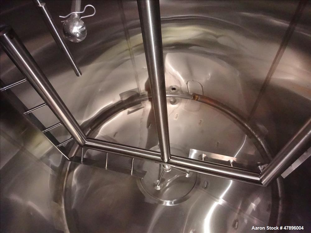 Used Feldmeier Mix Tank, 2,000 Gallon, 304 Stainless Steel, Vertical.