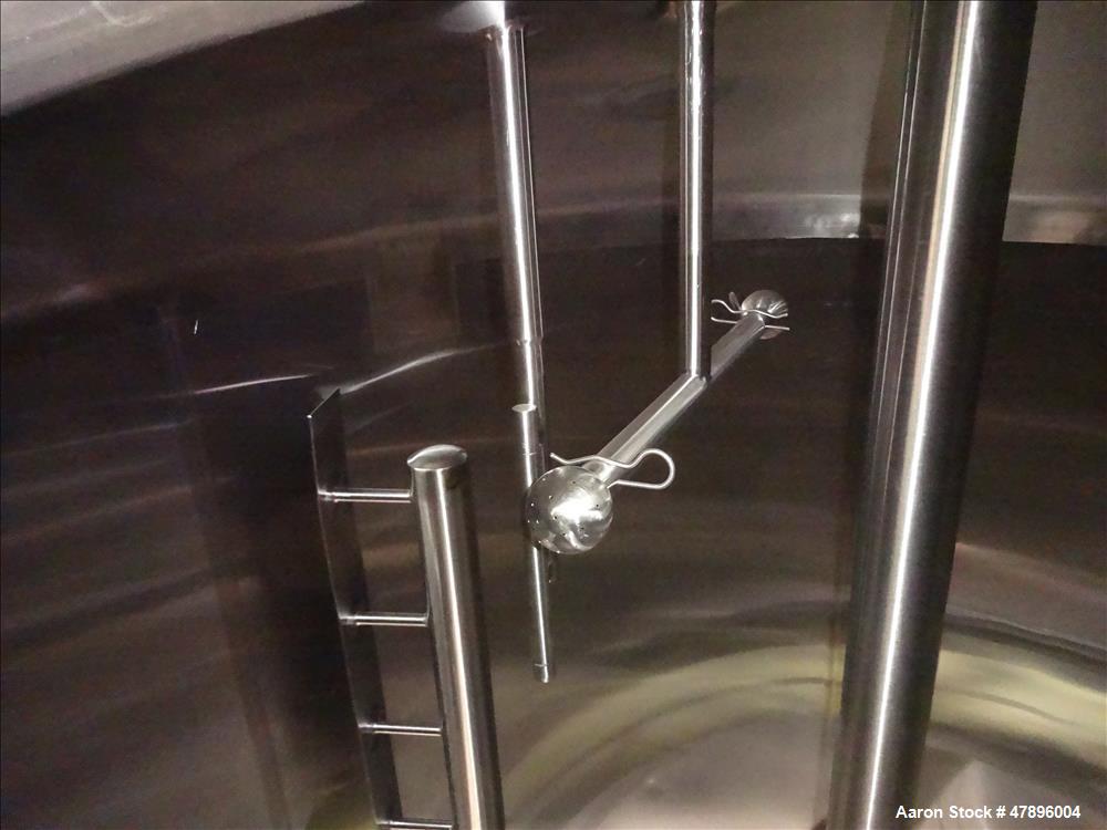 Used Feldmeier Mix Tank, 2,000 Gallon, 304 Stainless Steel, Vertical.