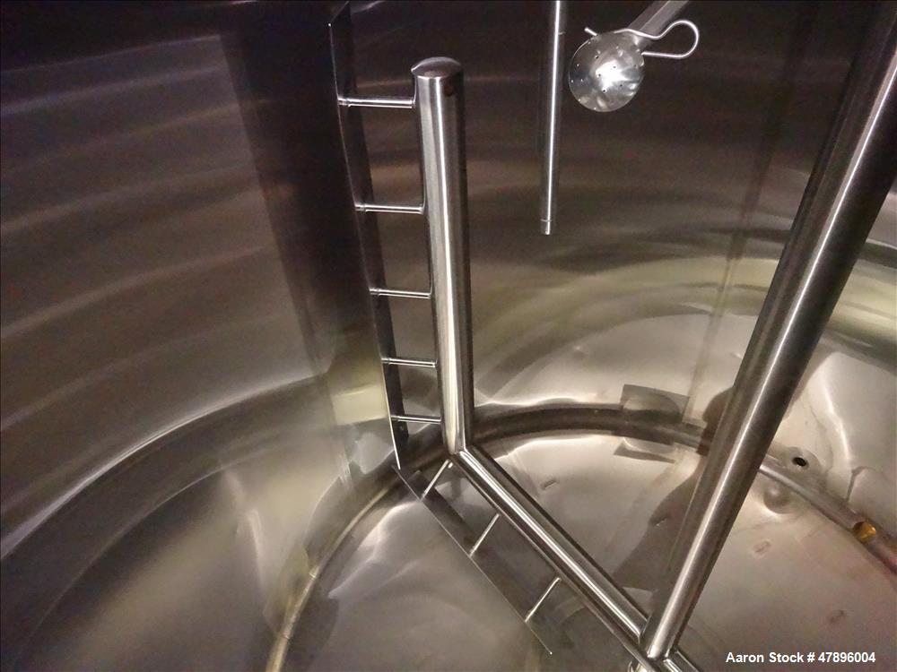 Used Feldmeier Mix Tank, 2,000 Gallon, 304 Stainless Steel, Vertical.