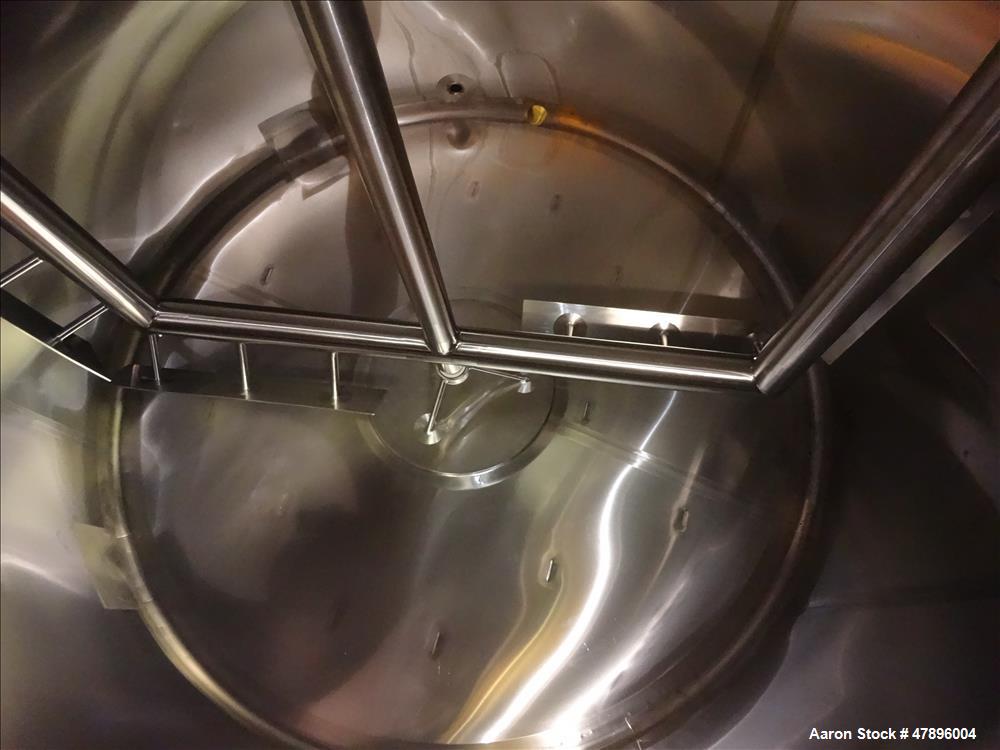 Used Feldmeier Mix Tank, 2,000 Gallon, 304 Stainless Steel, Vertical.