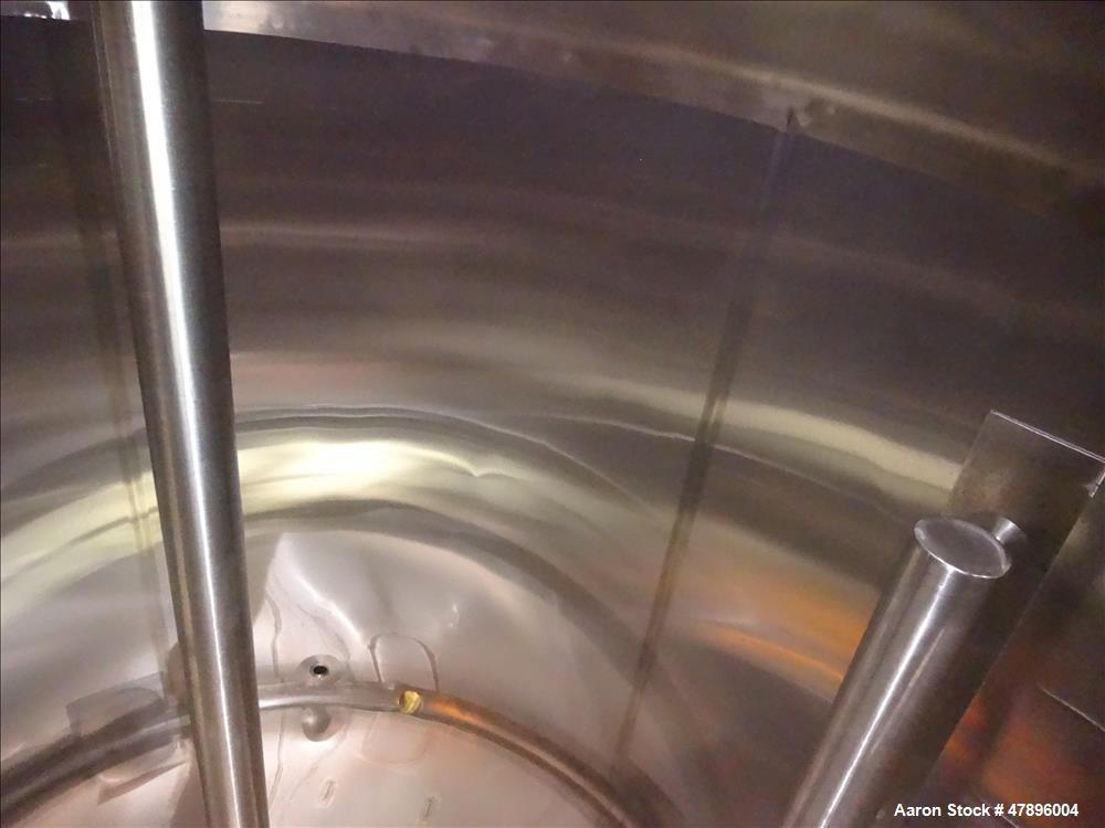 Used Feldmeier Mix Tank, 2,000 Gallon, 304 Stainless Steel, Vertical.