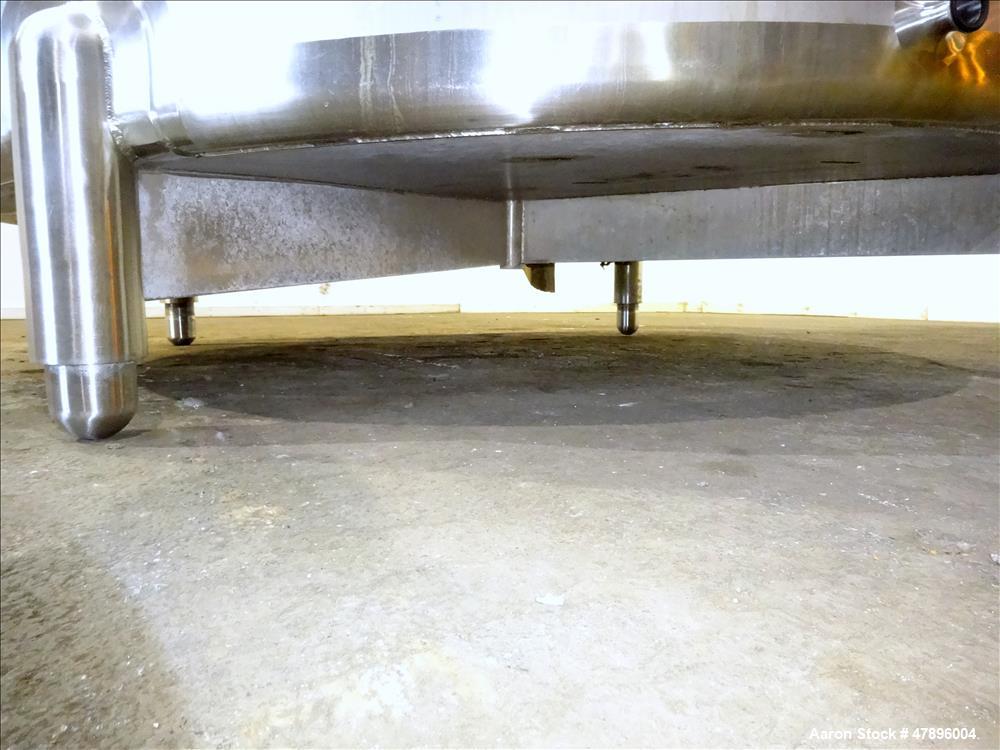 Used Feldmeier Mix Tank, 2,000 Gallon, 304 Stainless Steel, Vertical.