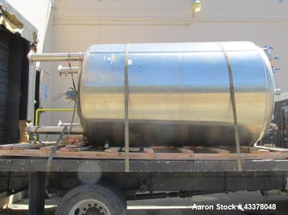 Used Feldmeier Pressure Tank, 2000 Gallon. Stainless steel construction, approximate 72" diameter x 114" straight side. Internal rated 40psi & Full Vacuum at 300 degrees F. National Board# 3312, seri...
