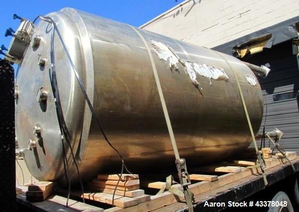 Used Feldmeier Pressure Tank, 2000 Gallon. Stainless steel construction, approximate 72" diameter x 114" straight side. Internal rated 40psi & Full Vacuum at 300 degrees F. National Board# 3312, seri...