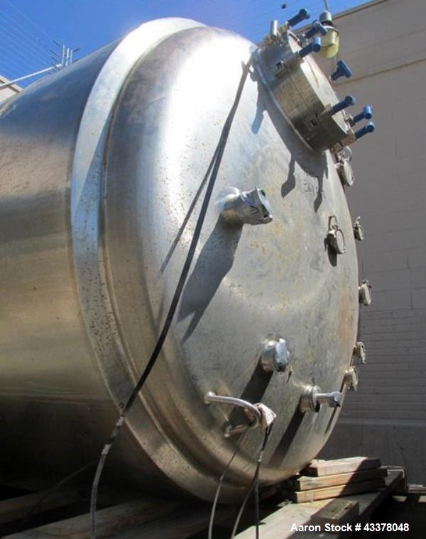 Used Feldmeier Pressure Tank, 2000 Gallon. Stainless steel construction, approximate 72" diameter x 114" straight side. Internal rated 40psi & Full Vacuum at 300 degrees F. National Board# 3312, seri...
