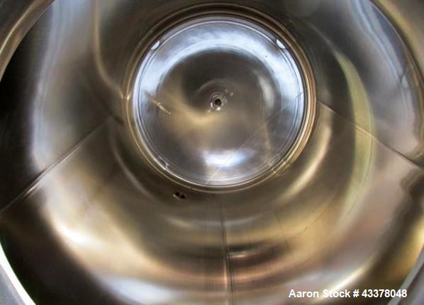 Used Feldmeier Pressure Tank, 2000 Gallon. Stainless steel construction, approximate 72" diameter x 114" straight side. Internal rated 40psi & Full Vacuum at 300 degrees F. National Board# 3312, seri...