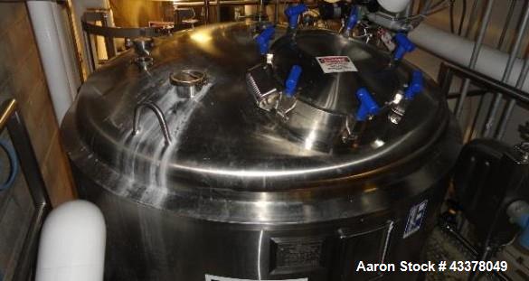 Used Feldmeier Pressure Tank, 2000 Gallon. Stainless steel construction, approximate 72" diameter x 114" straight side. Internal rated 40psi & Full Vacuum at 300 degrees F. National Board# 3313, seri...