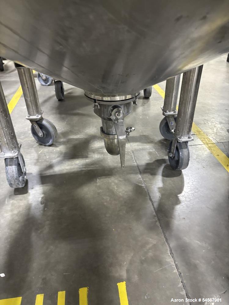 Used Tank, Feldmeier 1,000 Gallon, Stainless steel. Dish top, Cone Bottom, On casters with bottom discharge valve.