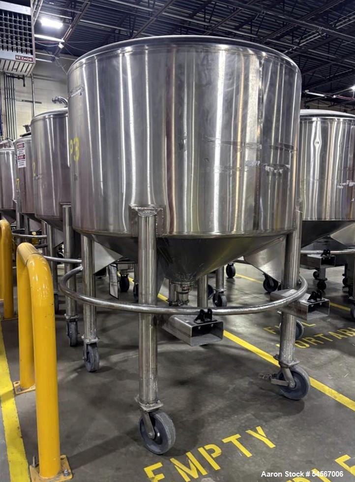 Used Tank, Feldmeier 1,000 Gallon, Stainless steel. Dish top, Cone Bottom, On casters with bottom discharge valve.