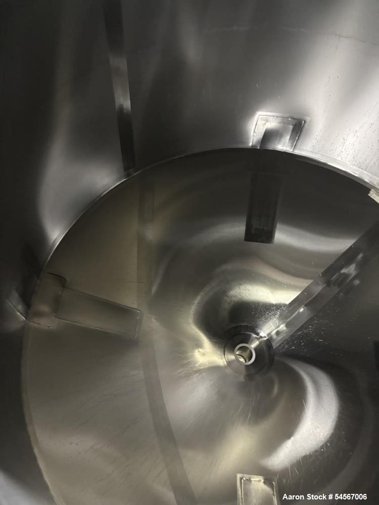 Used Tank, Feldmeier 1,000 Gallon, Stainless steel. Dish top, Cone Bottom, On casters with bottom discharge valve.