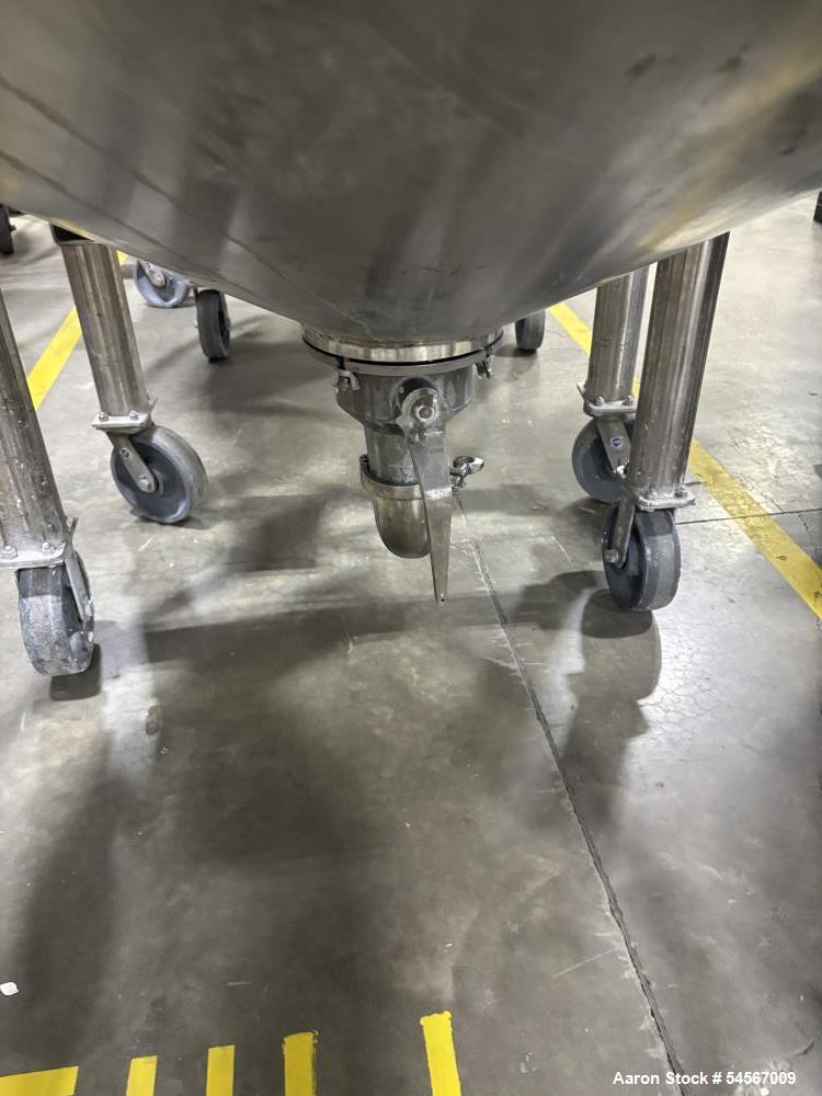 Used Tank, Feldmeier 1,000 Gallon, Stainless steel. Dish top, Cone Bottom, On casters with bottom discharge valve.