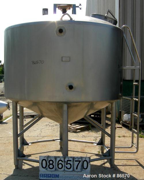 Used- Feldmeier Mix Tank, 1000 Gallon, 304 Stainless Steel, Vertical. 82" Diameter x 48" straight side. Dished top, 44" cone...