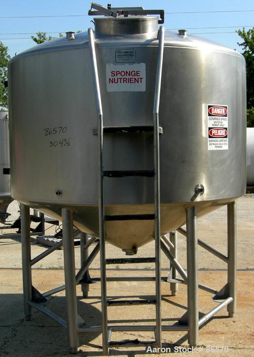 Used- Feldmeier Mix Tank, 1000 Gallon, 304 Stainless Steel, Vertical. 82" Diameter x 48" straight side. Dished top, 44" cone...