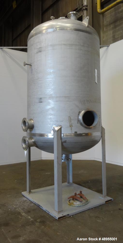 Used Four Corp Pressure Tank, Approximately 1,250 Gallon, 304 Stainless Steel.