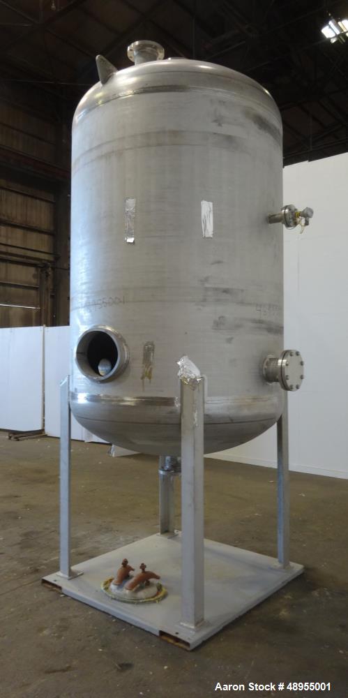 Used Four Corp Pressure Tank, Approximately 1,250 Gallon, 304 Stainless Steel.