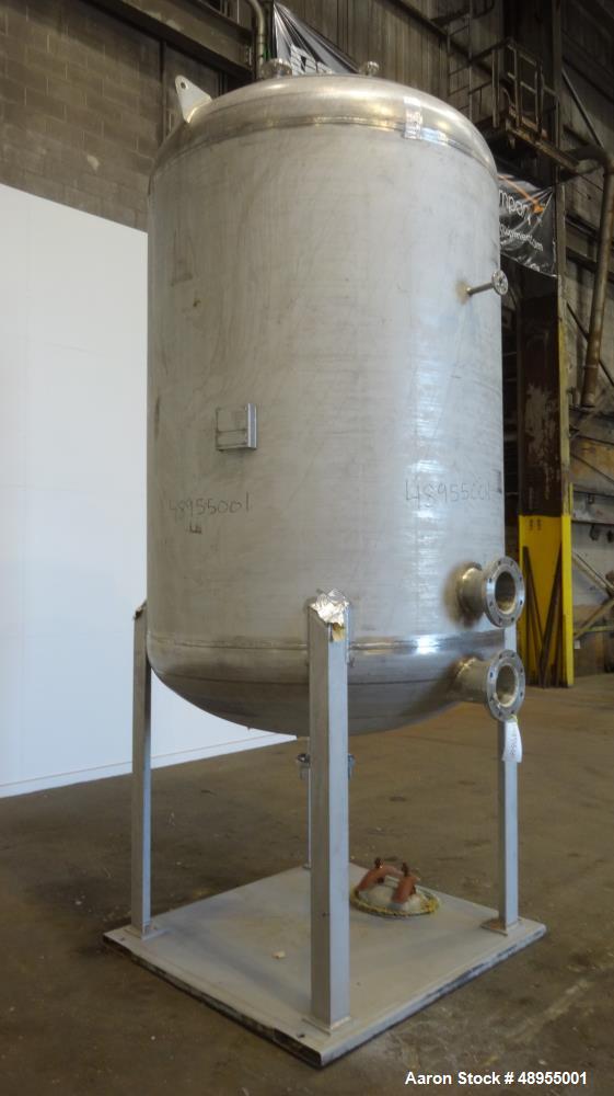 Used Four Corp Pressure Tank, Approximately 1,250 Gallon, 304 Stainless Steel.