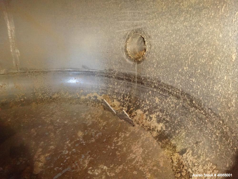 Used Four Corp Pressure Tank, Approximately 1,250 Gallon, 304 Stainless Steel.
