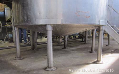Used Groen Tank, 2000 Gallon, Model 2000 SP, Stainless Steel, Vertical. 84" Diameter x 90" straight side. Open top with (2) 1/3 hinged covers, coned bottom. Stainless steel agitator bridge with a Lig...